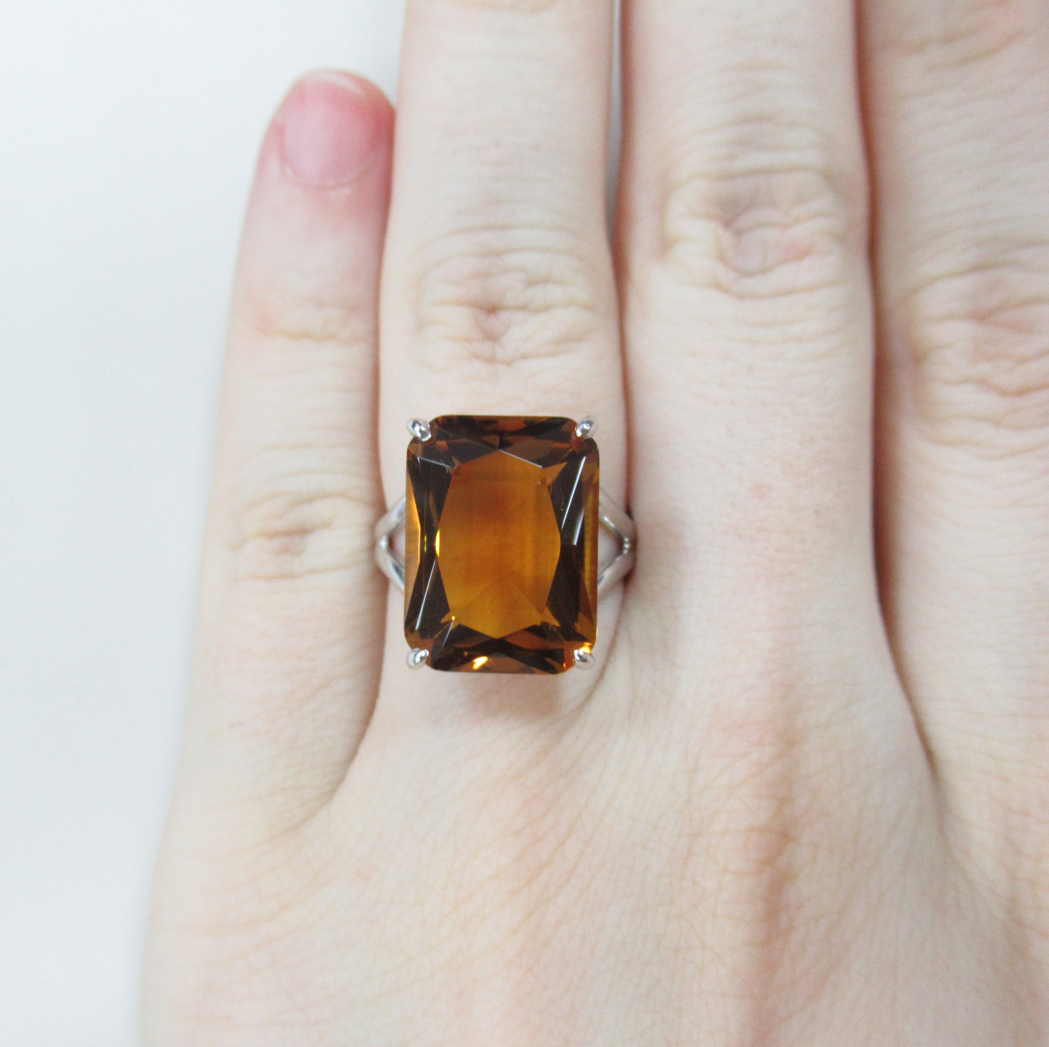 Серебряное кольцо с цитрином